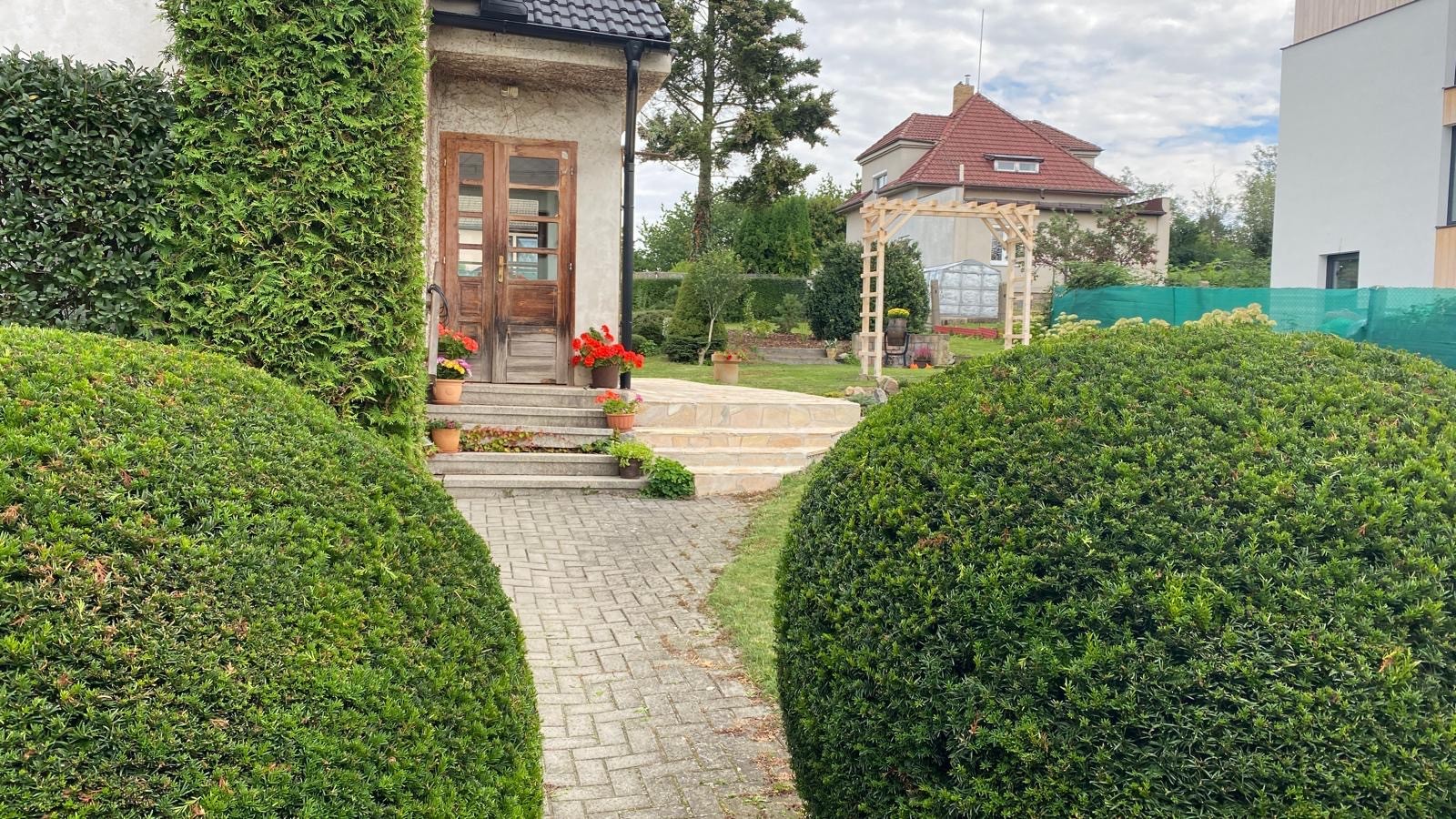 Zahradní úpravy s okrasnými květinami – Zahrady Véra