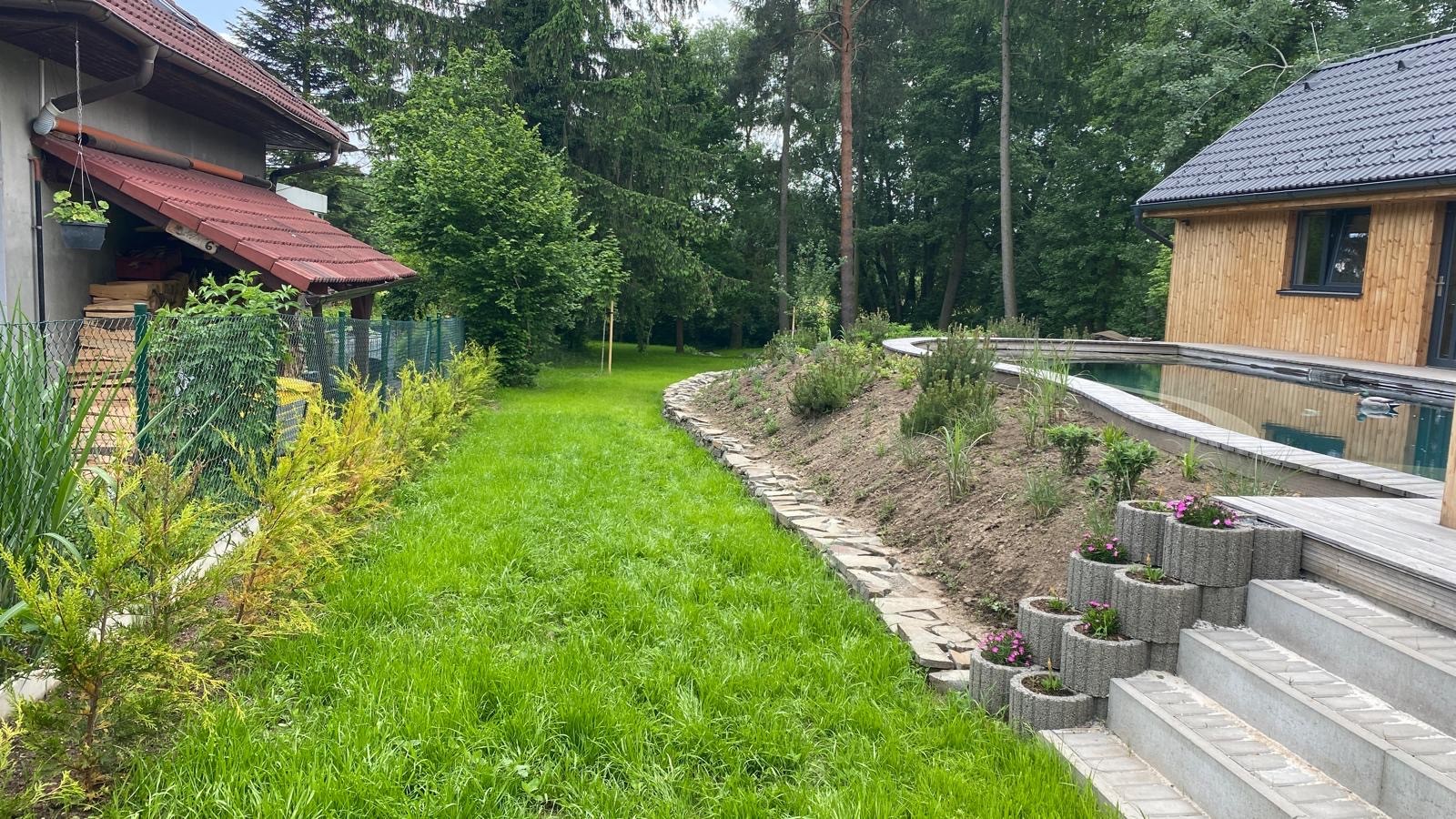 Realizace zahradního chodníku – Zahrady Véra